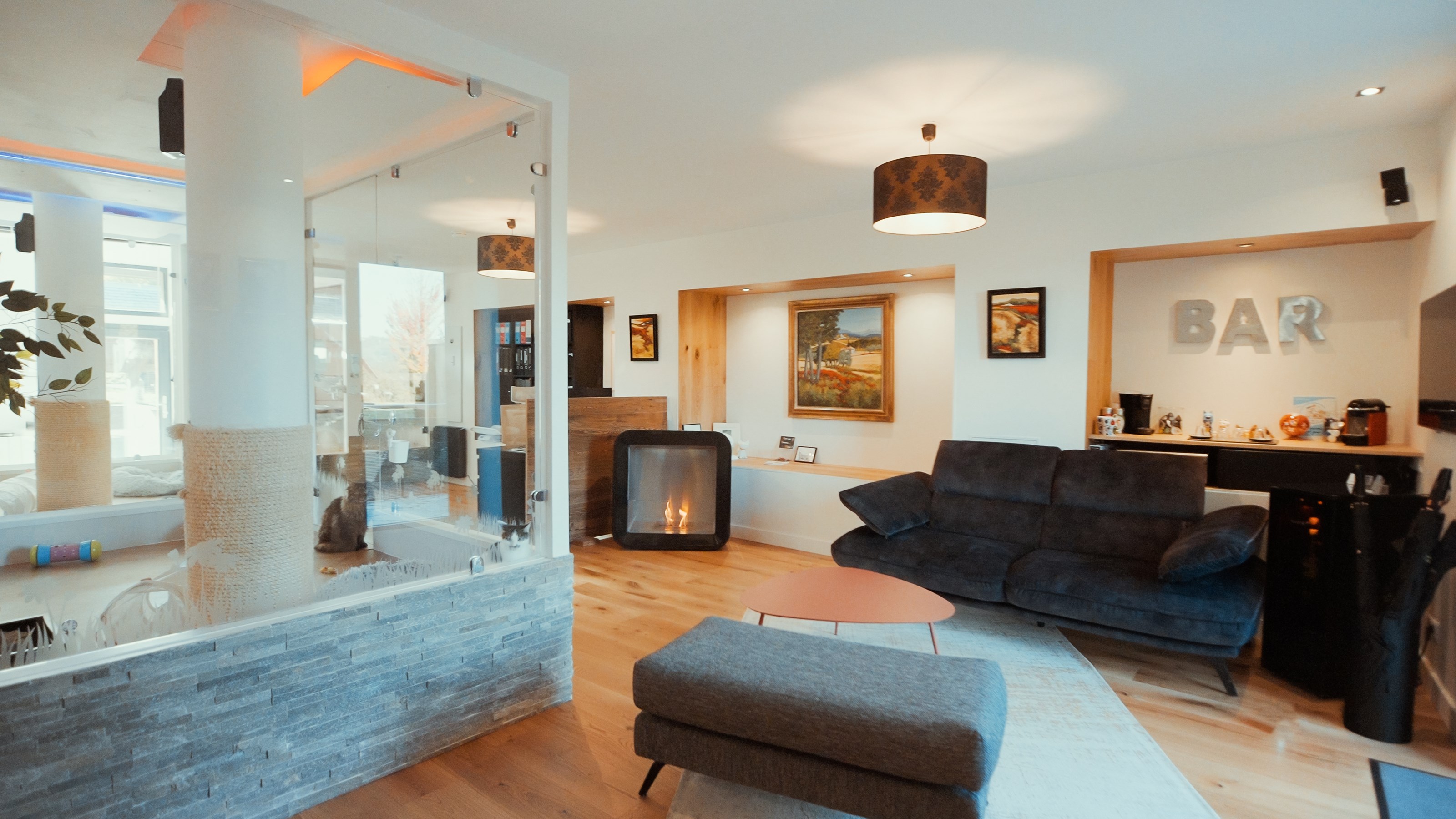 <p class="h2 noir noAnim"><span class="sousTitre">Hôtel de</span>villaz</p> -image